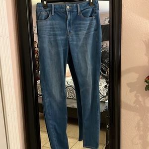 Old navy rockstar super skinny high rise jeans !!
